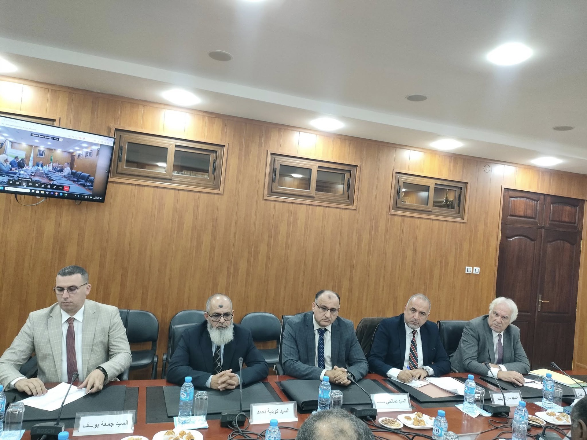أعضاء المكتب يجتمعون لانتخاب نائبي رئيس المجلس